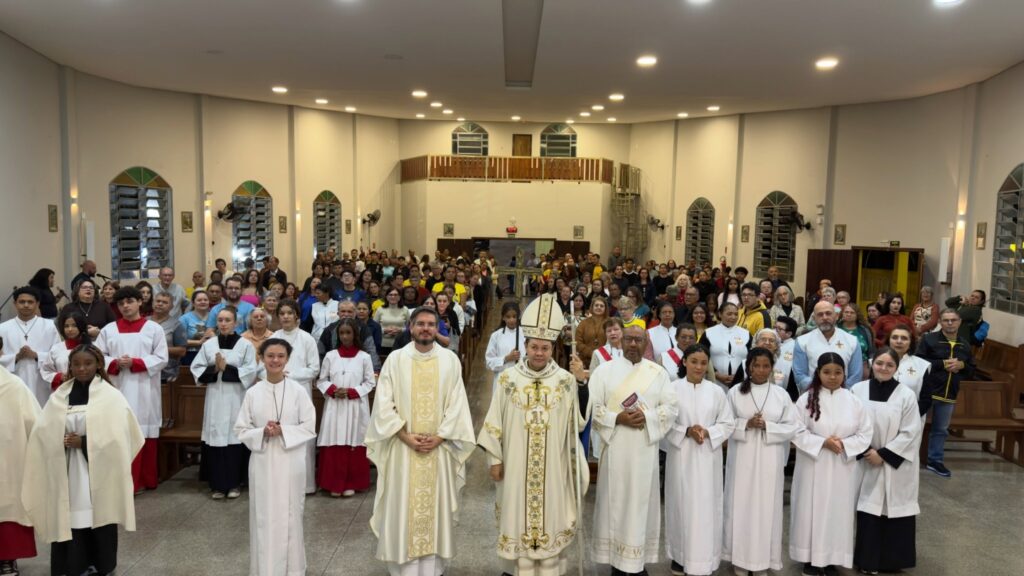 Em paróquias da Região Belém, Dom Cícero preside missas em festas de padroeiros e crismas - Jornal O São Paulo