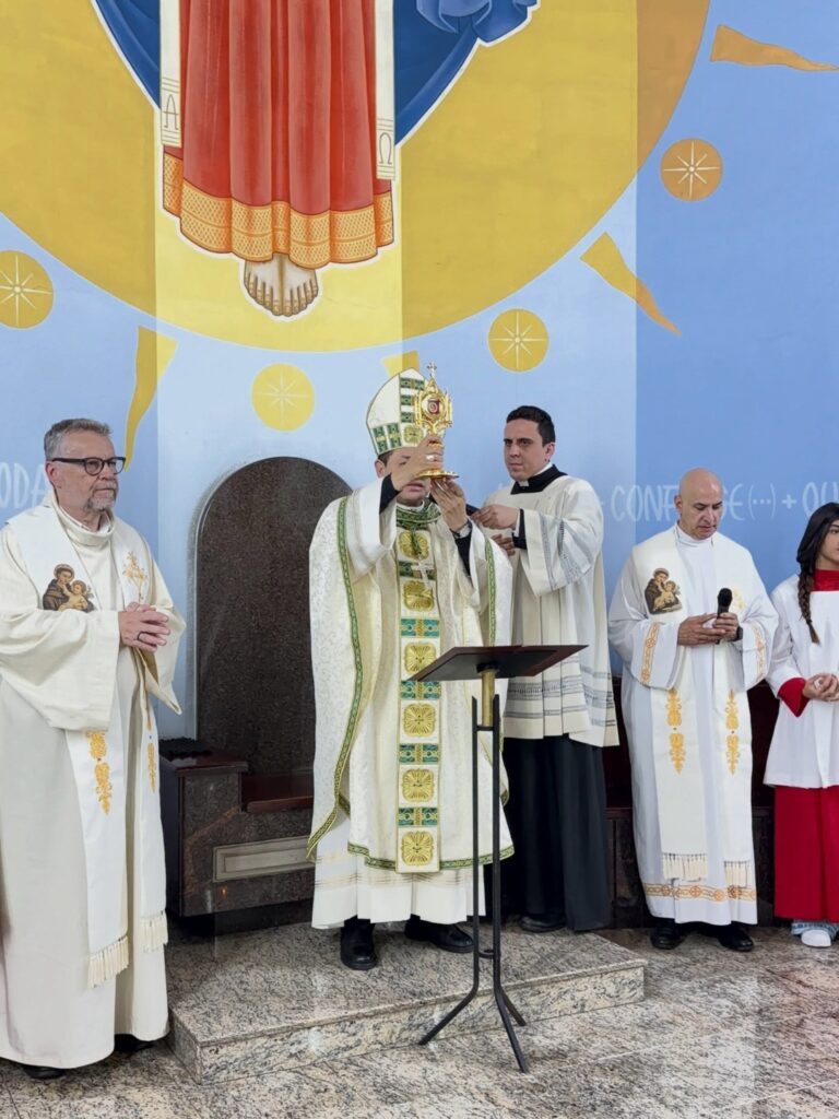 Em paróquias da Região Belém, Dom Cícero preside missas em festas de padroeiros e crismas - Jornal O São Paulo