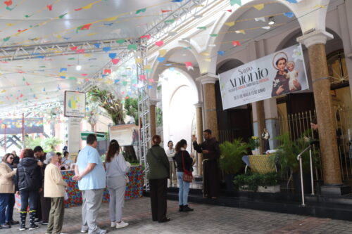 Festa de Santo Antônio mobiliza fiéis na Vila Clementino - Jornal O São Paulo