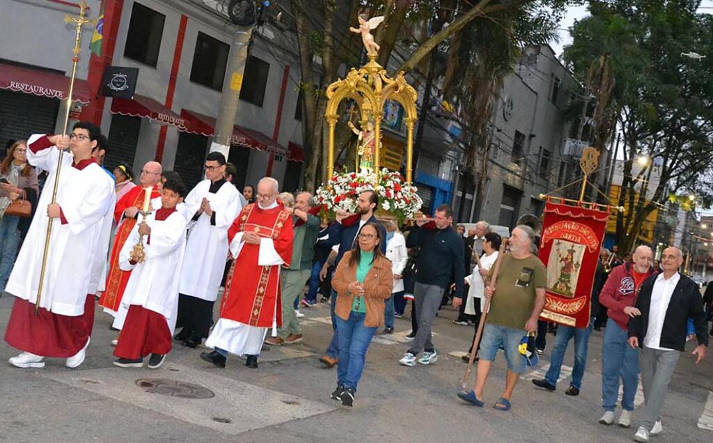 Celebrações de Santo Antonio e do Sagrado Coração e encontro do clero mobilizam paróquias na Sé - Jornal O São Paulo