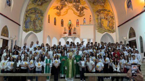 Belém: Dom Cícero confere o sacramento da Crisma a 172 pessoas em 3 paróquias - Jornal O São Paulo
