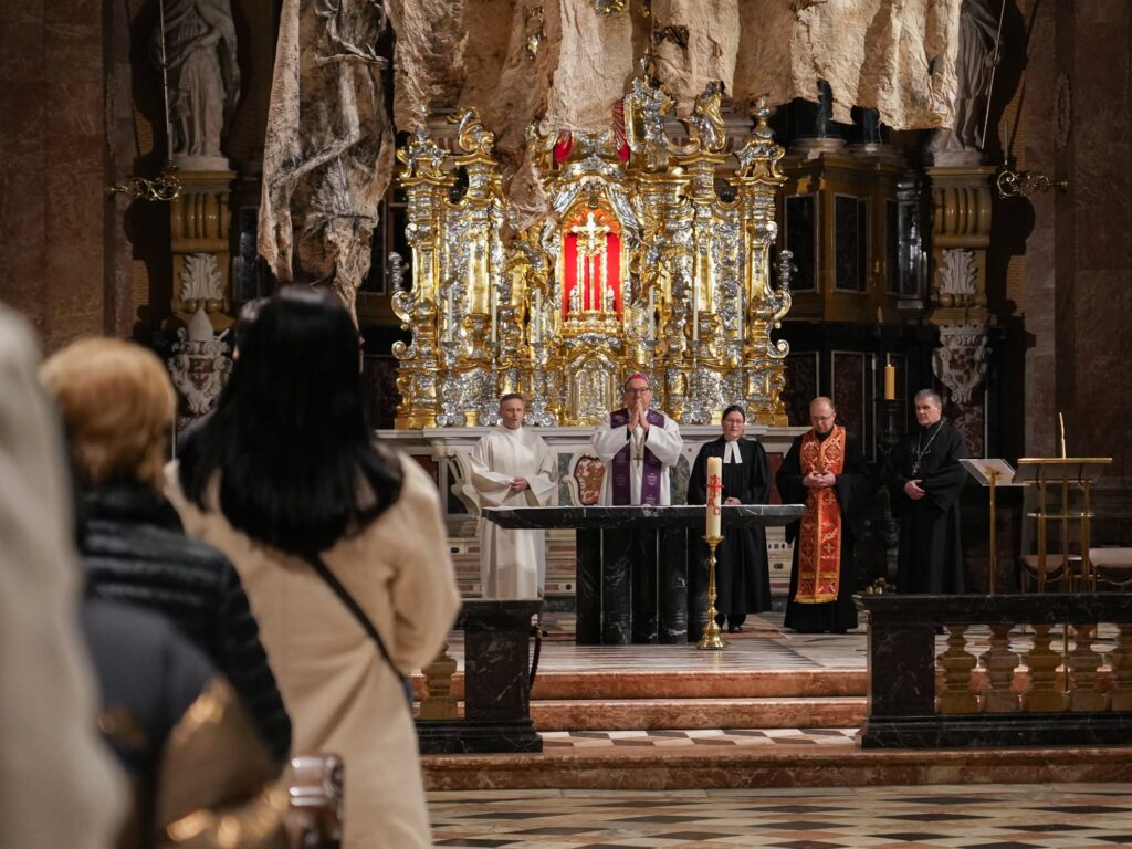 Na Áustria, iniciativa ecumênica atrai mais de 300 mil pessoas em uma única noite - Jornal O São Paulo