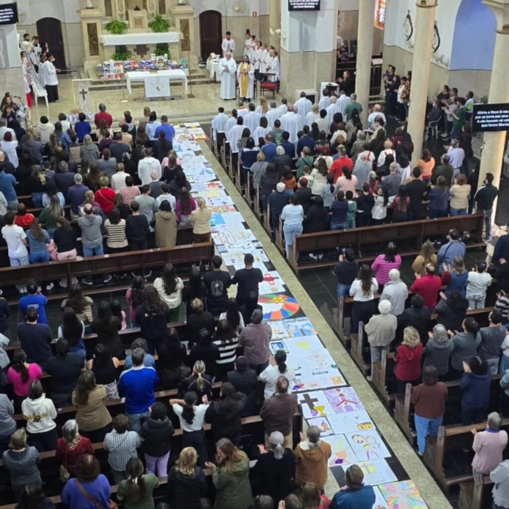Nos templos, ruas e praças, fiéis testemunham a fé na presença real de Jesus na Eucaristia - Jornal O São Paulo