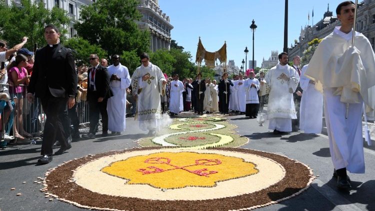 Papa: Cristo não permanece fechado no templo, mas caminha com o seu povo - Jornal O São Paulo