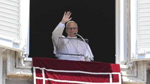 Deus vê as feridas das guerras e o vazio do consumismo, afirma o Papa no Angelus