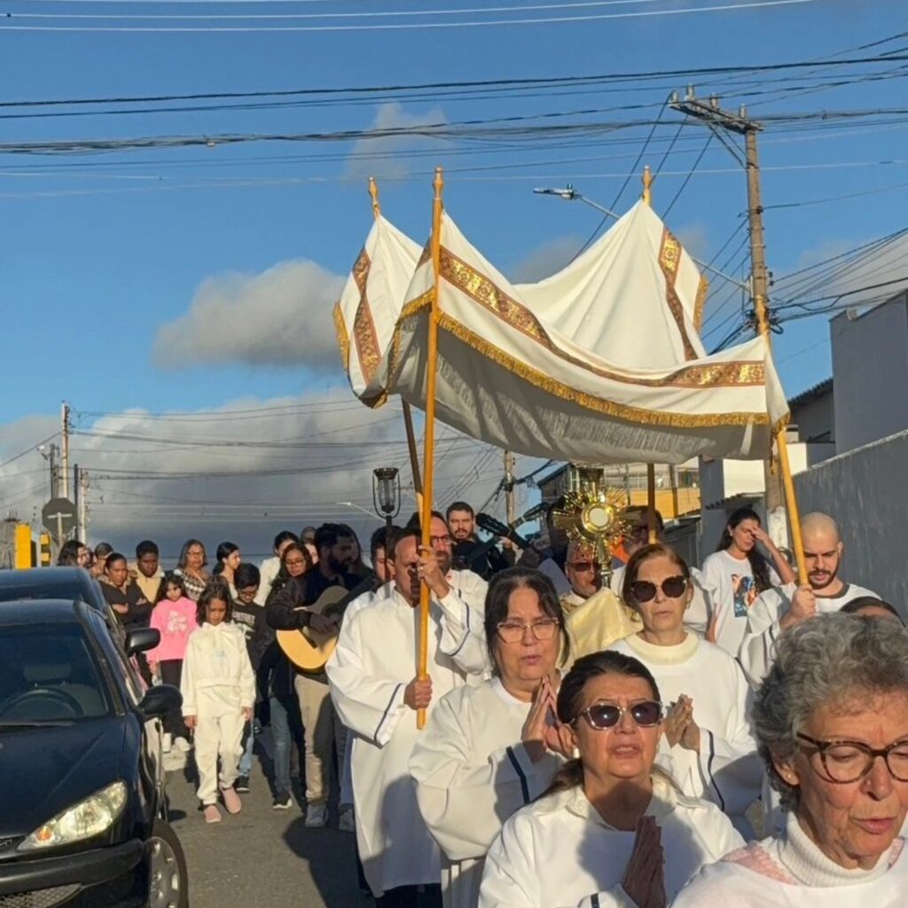 Nos templos, ruas e praças, fiéis testemunham a fé na presença real de Jesus na Eucaristia - Jornal O São Paulo