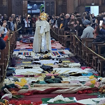 Nos templos, ruas e praças, fiéis testemunham a fé na presença real de Jesus na Eucaristia - Jornal O São Paulo