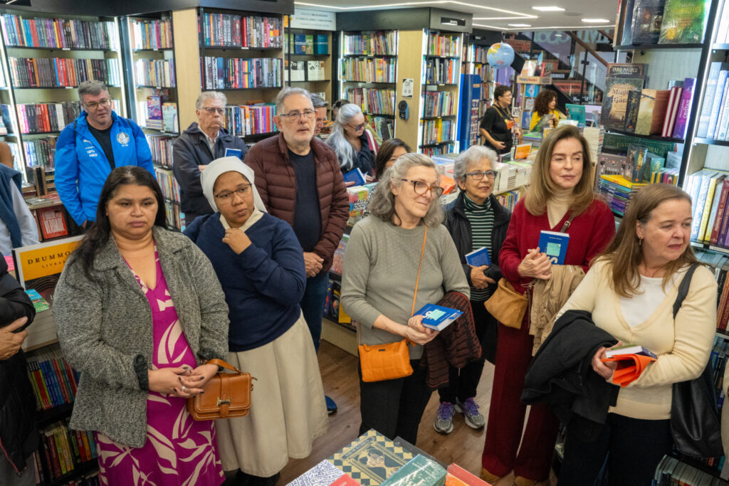 Livro ‘SIM – O coração do Arsenal da Esperança’ é lançado em São Paulo