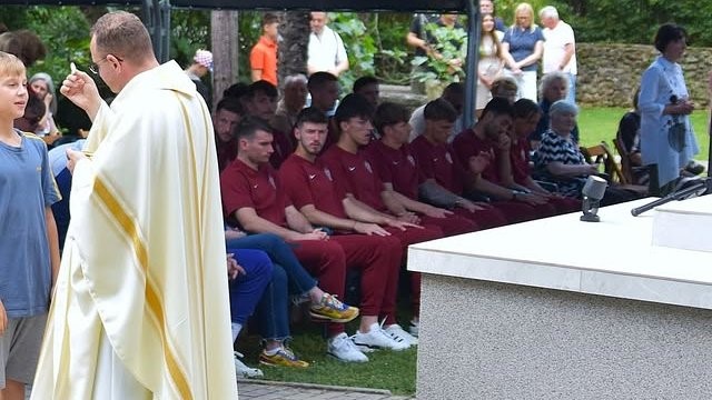 Em tempos de Copa do Mundo, a manifestação da fé faz parte da preparação dos jogadores - Jornal O São Paulo