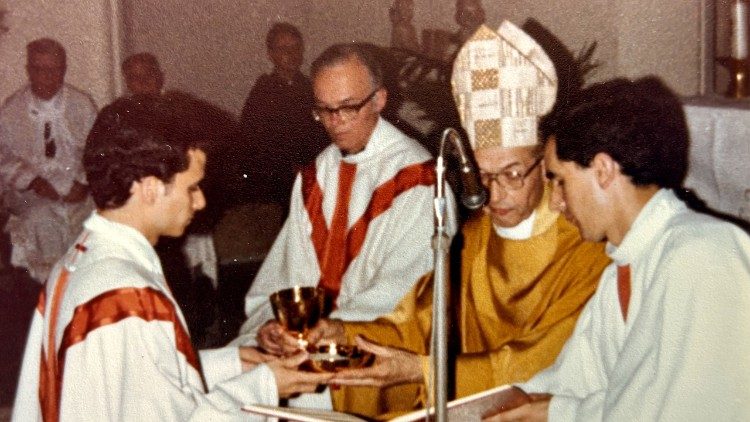 Em 19 de junho de 1982 Robert Prevost era ordenado sacerdote - Jornal O São Paulo