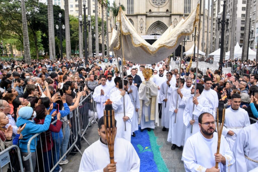 Corpus Christi: pelas ruas do centro de SP, orações e bênçãos com o Santíssimo - Jornal O São Paulo
