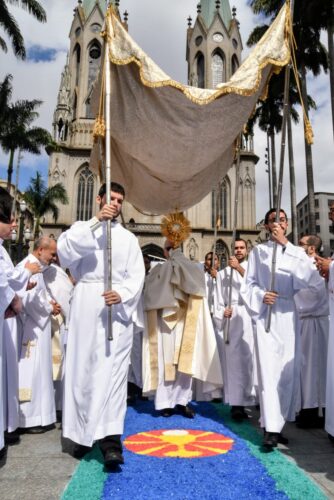 ‘A Eucaristia celebrada requer de nós a participação na Igreja em comunhão’, diz Dom Odilo em Corpus Christi - Jornal O São Paulo