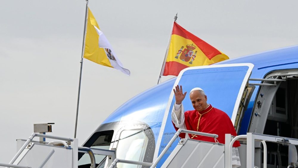 Papa Leão XIV chega à Espanha e inicia sua quarta viagem apostólica - Jornal O São Paulo