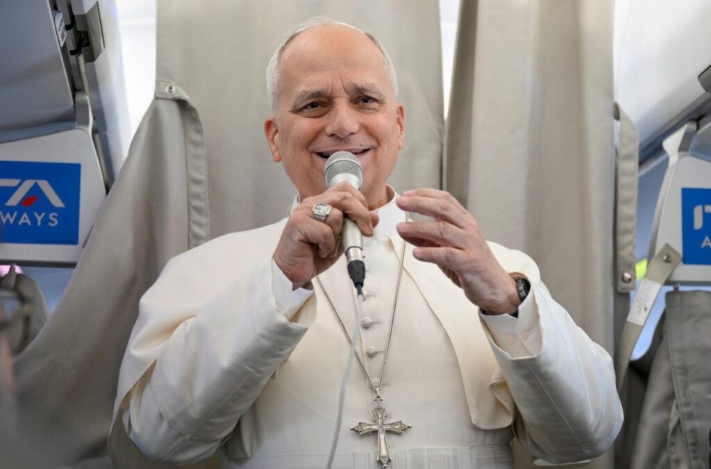Papa Leão XIV chega à Espanha e inicia sua quarta viagem apostólica - Jornal O São Paulo