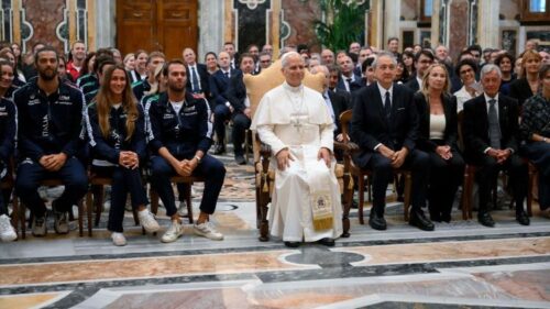 Papa: o esporte contribui para encontros pacíficos entre os povos e para a fraternidade