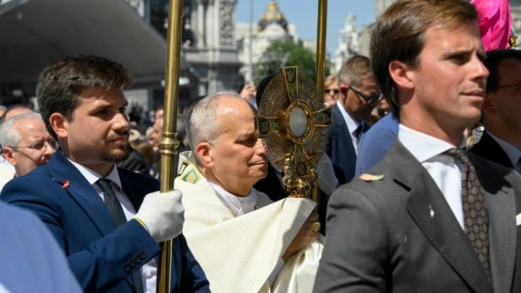 Papa: Cristo não permanece fechado no templo, mas caminha com o seu povo
