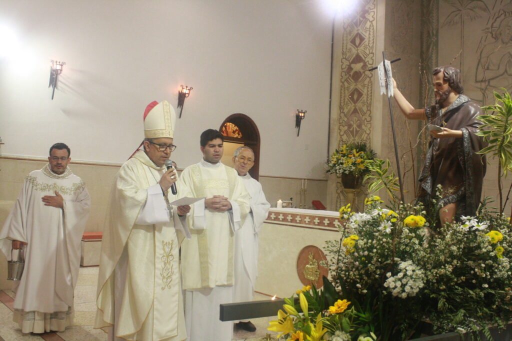 Em paróquias da Lapa, Dom Edilson preside Crismas de adultos e festas de padroeiros - Jornal O São Paulo