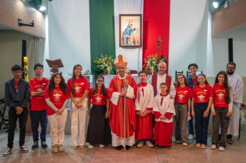 Crismas, batismos de adultos, festas patronais e reunião do clero são destaques na Sé