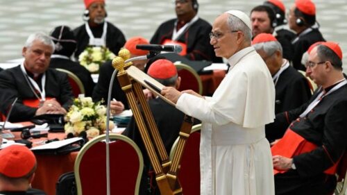 Em consistório, Leão XIV ouve os cardeais e diz: ‘Somos chamados a ser construtores da comunhão de Cristo’