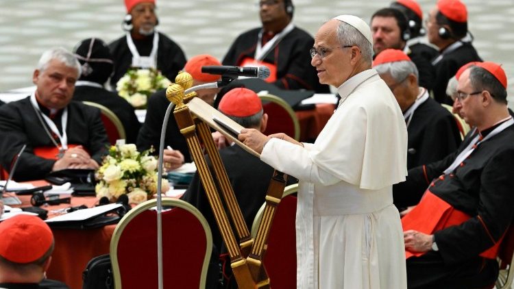 Em consistório, Leão XIV ouve os cardeais e diz: ‘Somos chamados a ser construtores da comunhão de Cristo’
