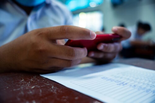 Um ano após restrição aos celulares nas escolas, desafio é educar para a convivência ética no ambiente digital, afirma especialista - Jornal O São Paulo