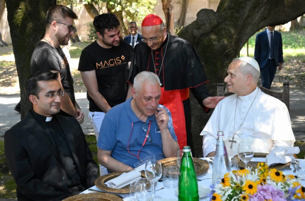 Papa almoça com os pobres de Roma: fome de justiça e de uma Igreja que acolha a todos - Jornal O São Paulo