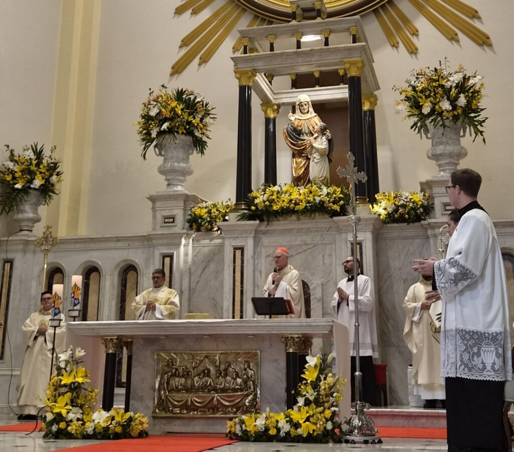 Dom Odilo preside missa na festa da padroeira da Basílica de Sant´Ana e abençoa os avós