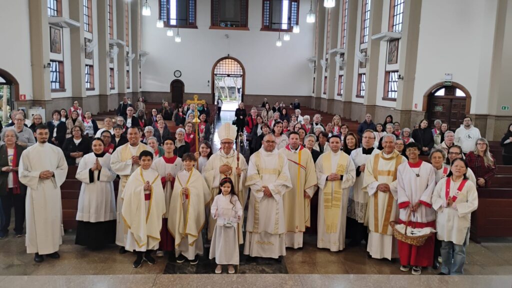 Dom Edilson faz visita pastoral à Paróquia Santíssima Trindade - Jornal O São Paulo
