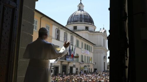 Angelus em Castel Gandolfo: Jesus é a semente que o Pai continua a espalhar pelo mundo