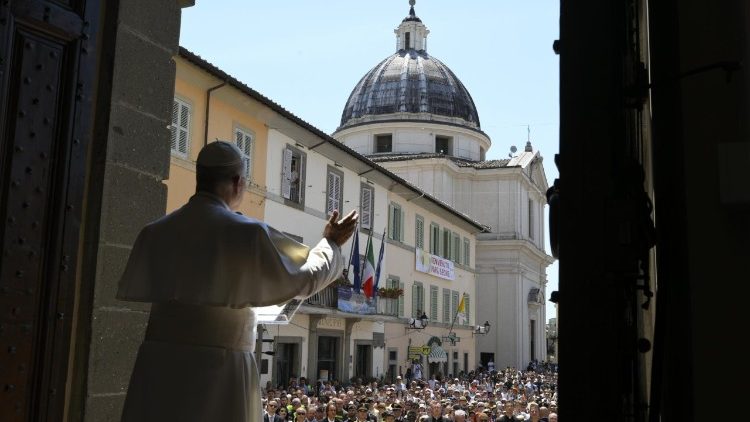 Angelus em Castel Gandolfo: Jesus é a semente que o Pai continua a espalhar pelo mundo - Jornal O São Paulo