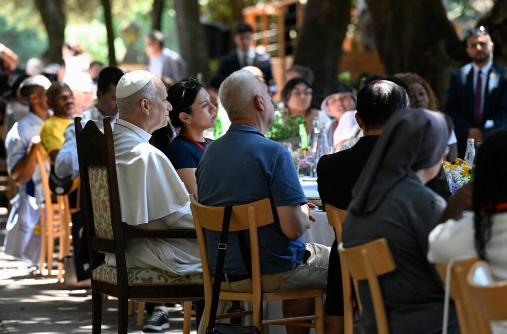 Papa almoça com os pobres: “Temos fome de justiça e de uma Igreja que acolha a todos” - Jornal O São Paulo