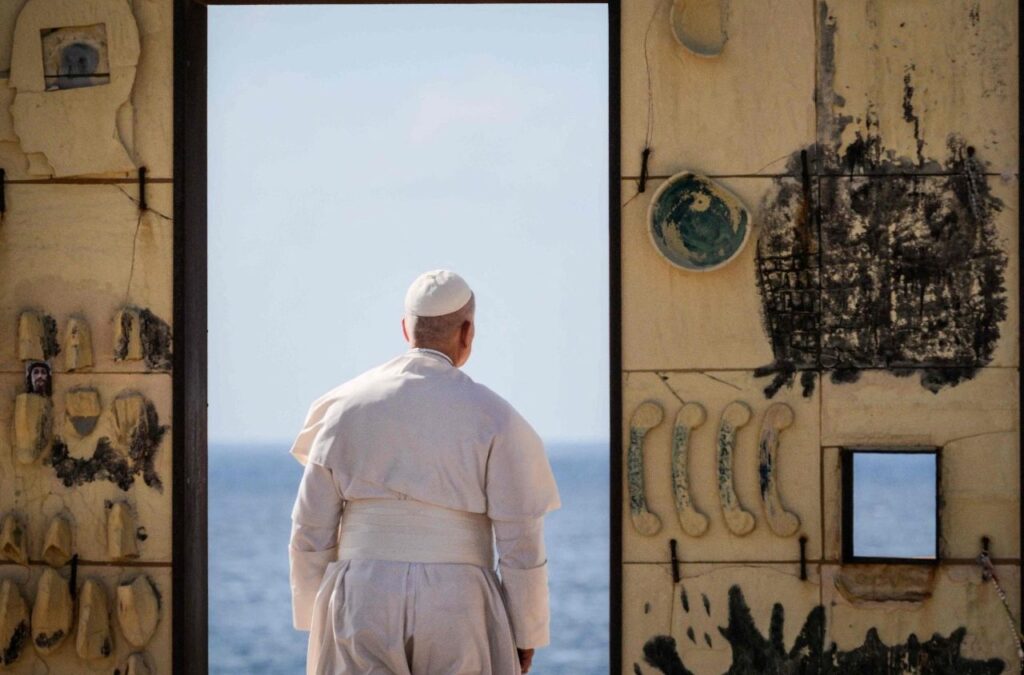 Papa leva esperança a Lampedusa e visita monumento em homenagem a migrantes - Jornal O São Paulo