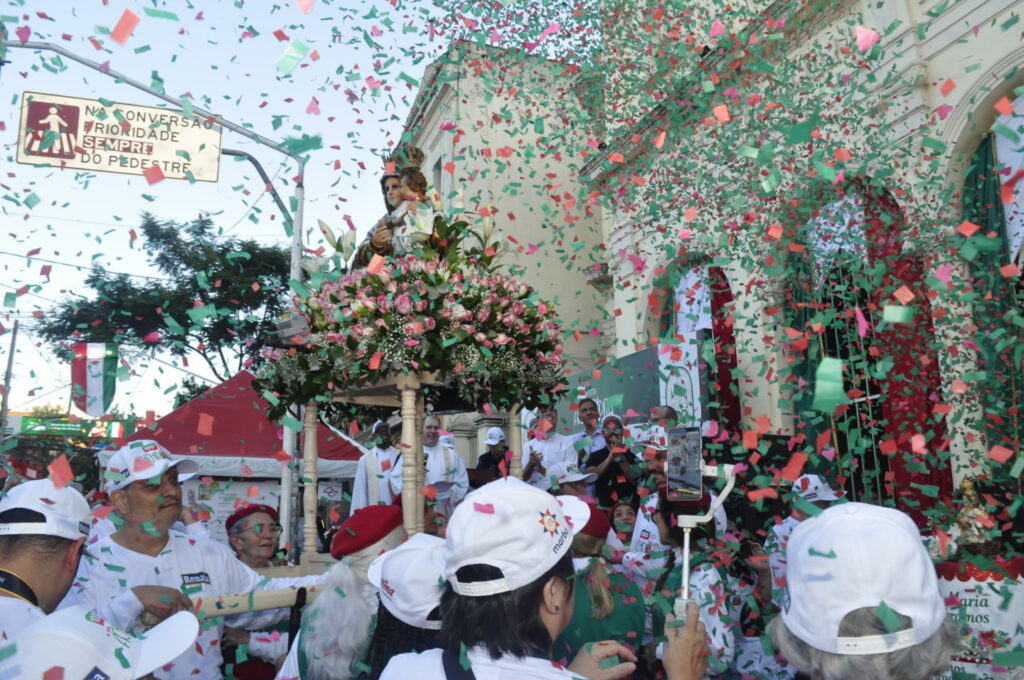 Crismas, formações e festas de padroeiros mobilizam fiéis na Sé - Jornal O São Paulo
