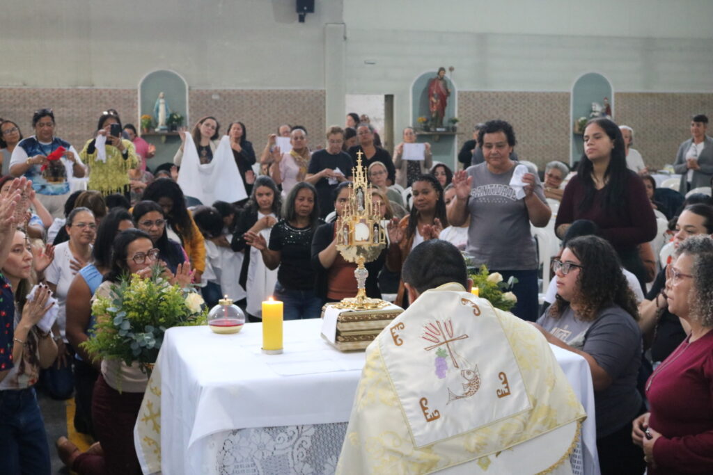 Crismas, formações e festas de padroeiros mobilizam fiéis na Sé - Jornal O São Paulo