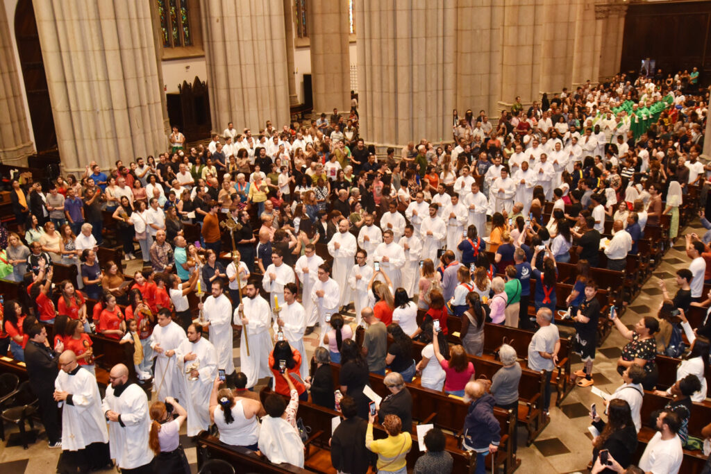 Mês Vocacional é aberto com a instituição do leitorato e do acolitato a seminaristas e candidatos ao diaconato - Jornal O São Paulo