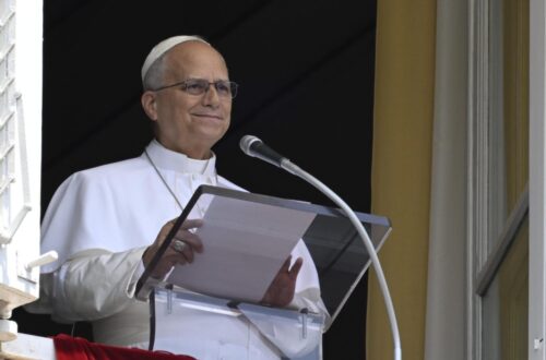 ‘Cristo sacia nossa fome de verdade e de vida’