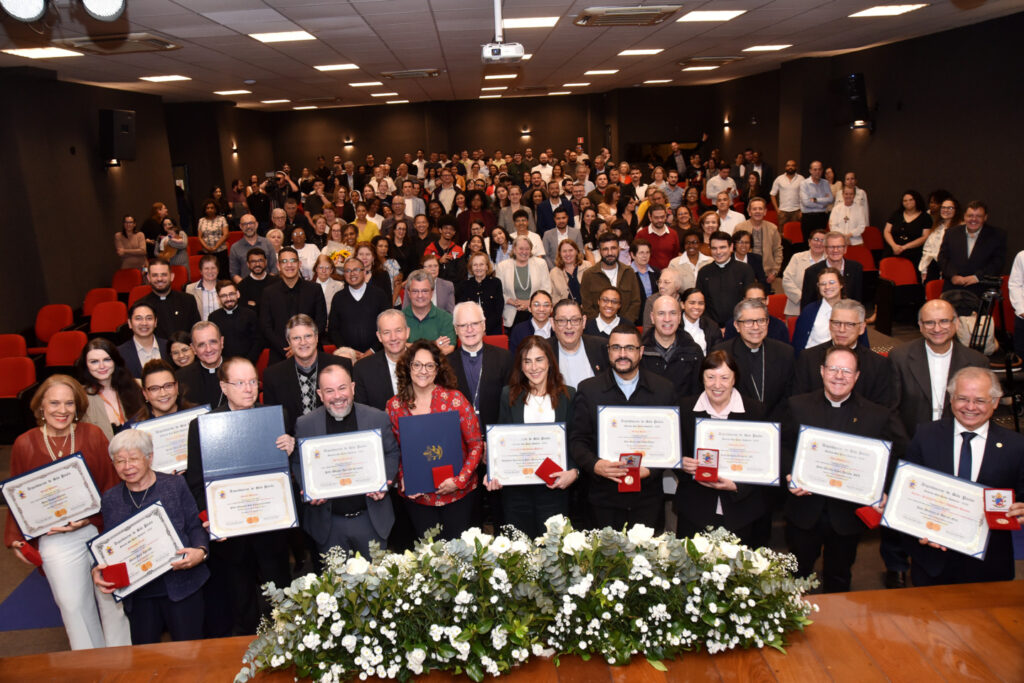 Arquidiocese realiza a cerimônia de entrega da Medalha São Paulo Apóstolo