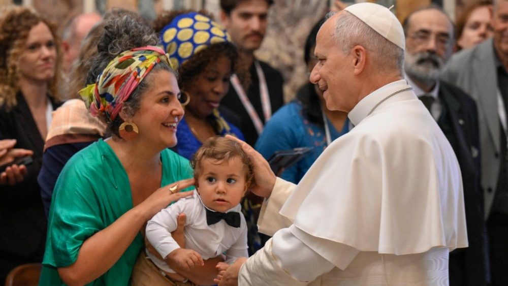 Papa: pesquisas sobre IA ajudem os governos a humanizar tecnologias digitais - Jornal O São Paulo