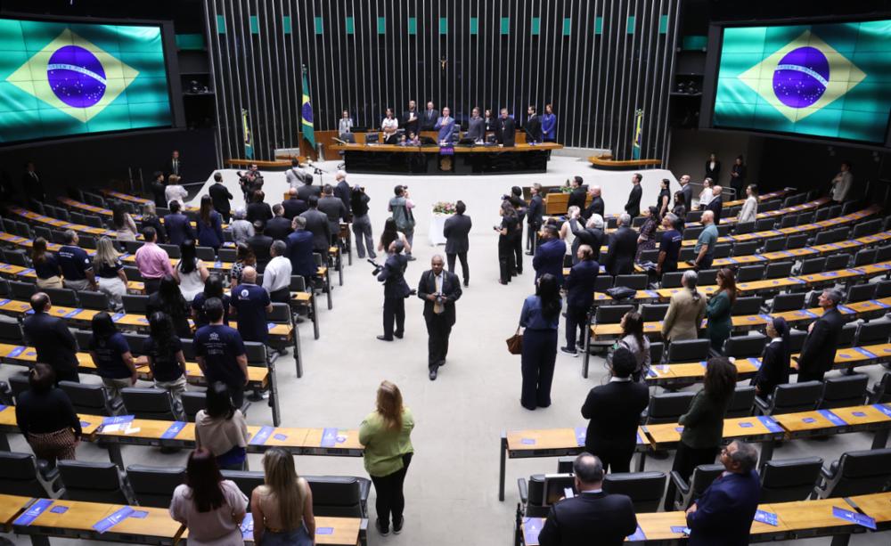 Em sessão solene, Parlamento brasileiro destaca a família e o magistério da Igreja Católica - Jornal O São Paulo