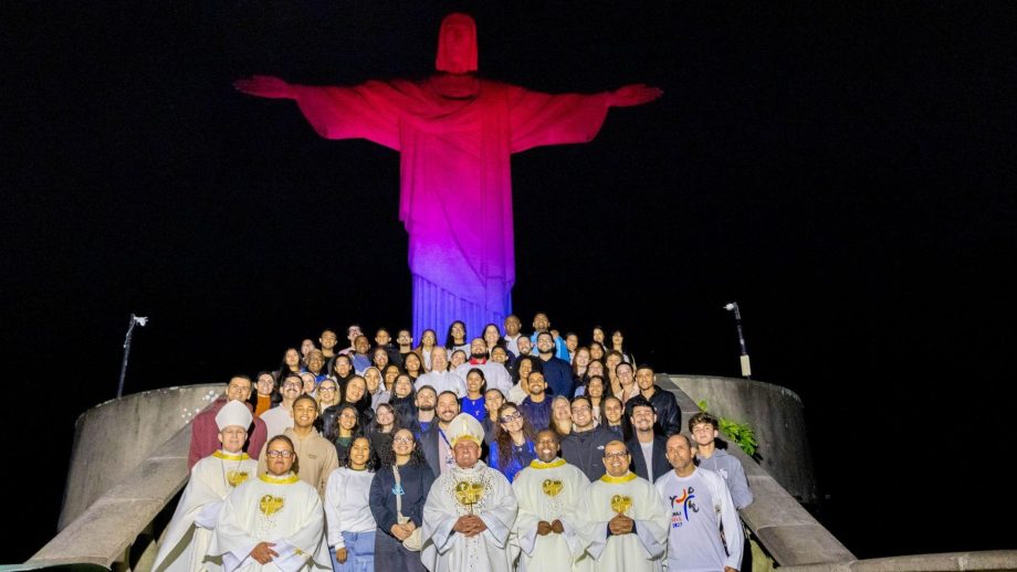 Comissão para a Juventude celebra marco de um ano para a JMJ de Seul com jovens no Santuário Cristo Redentor - Jornal O São Paulo