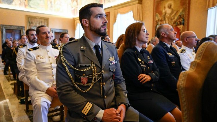 Papa a militares: zelar pela segurança dos concidadãos, protegendo-os das injustiças - Jornal O São Paulo