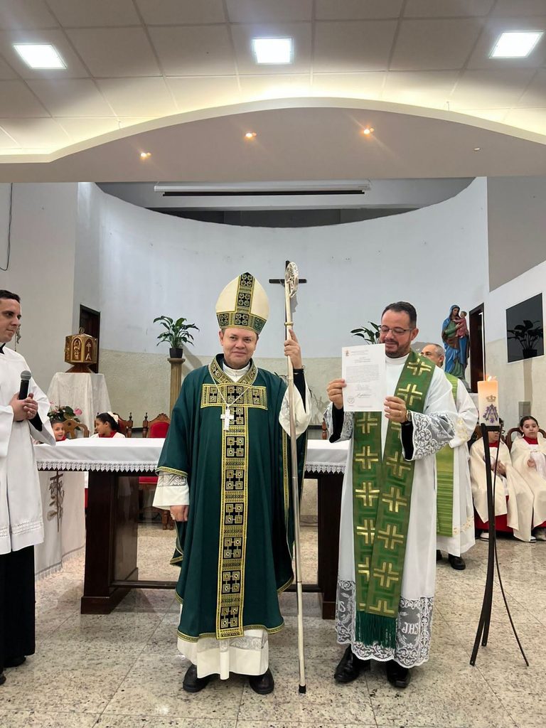 Dom Cícero dialoga com jovens, preside missas com Crismas e apresenta padres em paróquias - Jornal O São Paulo
