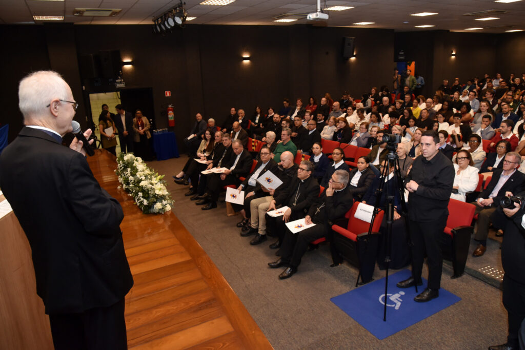 Medalha São Paulo Apóstolo é entregue aos que colaboram com a missão evangelizadora na cidade