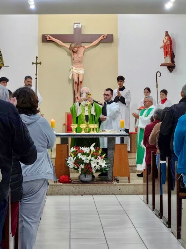 Cardeal Scherer e Dom Cícero presidem missas na festa da Paróquia Santa Cruz - Jornal O São Paulo