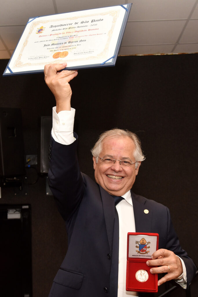 Medalha São Paulo Apóstolo é entregue aos que colaboram com a missão evangelizadora na cidade