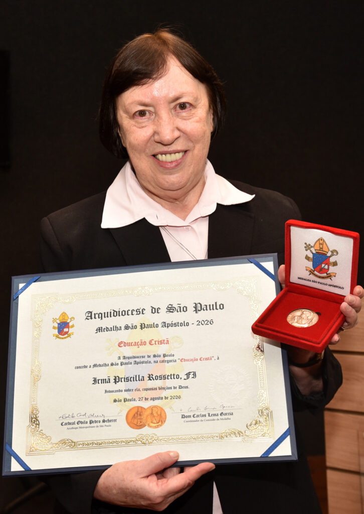 Medalha São Paulo Apóstolo é entregue aos que colaboram com a missão evangelizadora na cidade