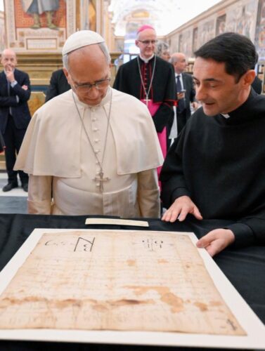 Papa Leão XIV comemora 71 anos de vida e visita a Biblioteca Apostólica Vaticana