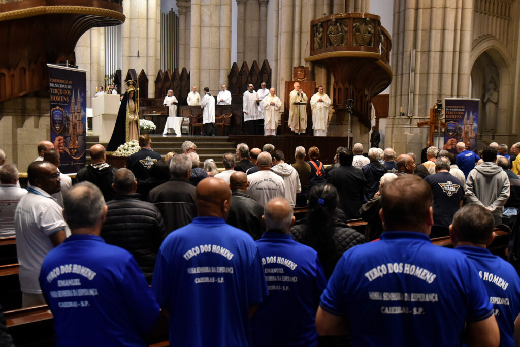 Em encontro na Catedral da Sé, Terço dos Homens fortalece compromisso com a oração em família - Jornal O São Paulo