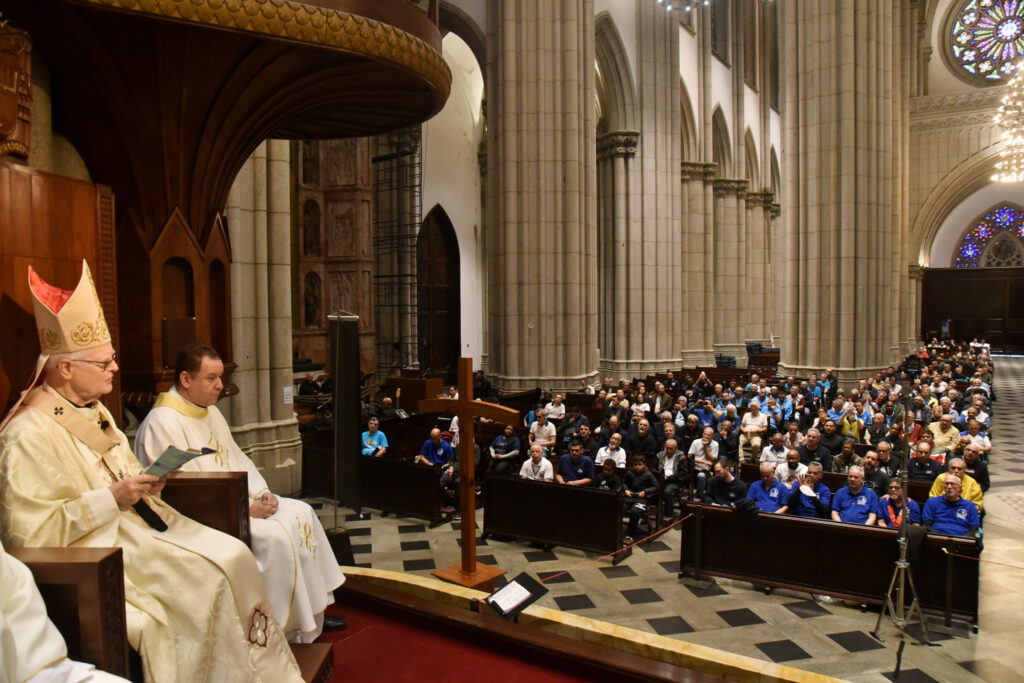 Em encontro na Catedral da Sé, Terço dos Homens fortalece compromisso com a oração em família - Jornal O São Paulo