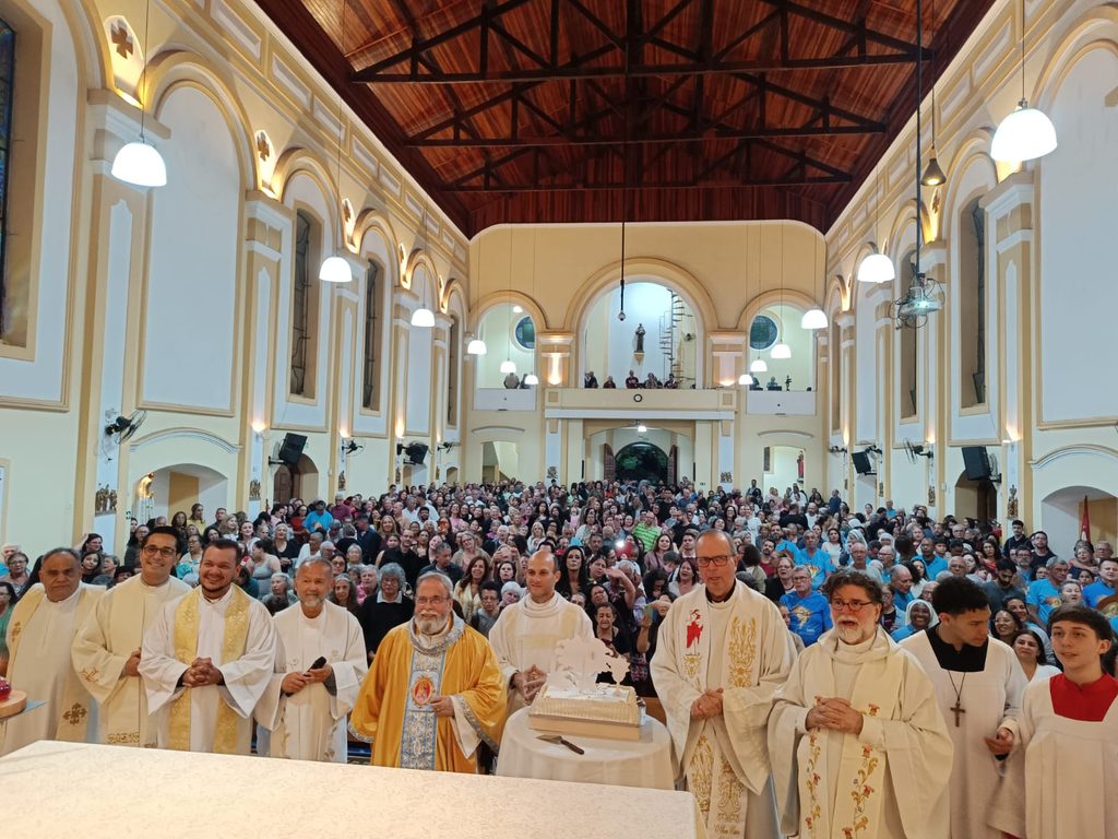 Semana da Brasilândia é marcada por Mutirão Bíblico, 1ª Eucaristia de adultos e jubileu de ouro sacerdotal - Jornal O São Paulo
